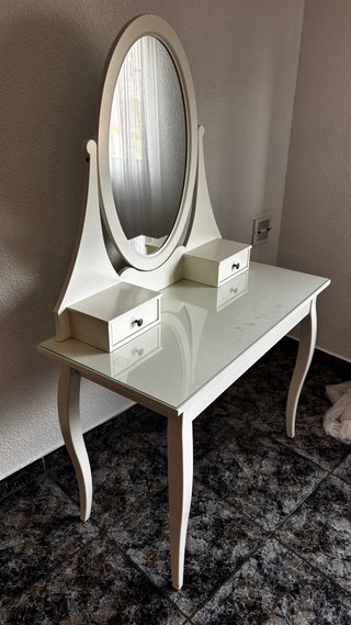 Tocador HEMNES Ikea con Espejo Ovalado