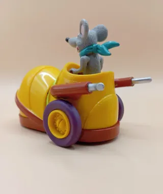 Topo da corsa nella scarpa turbo • Kinder Germania