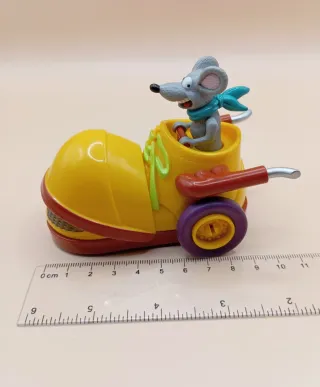 Topo da corsa nella scarpa turbo • Kinder Germania