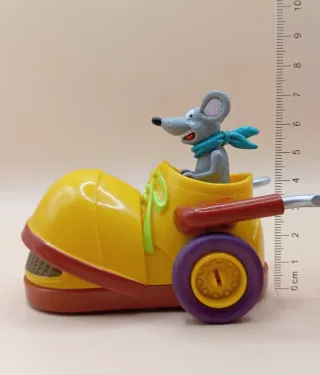 Topo da corsa nella scarpa turbo • Kinder Germania