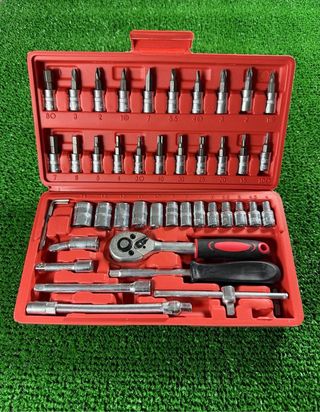 Maletín 46 herramientas carraca y vasos