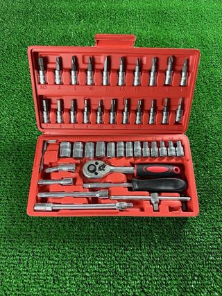 Maletín 46 herramientas carraca y vasos