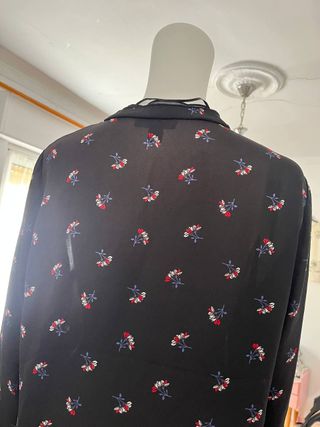 Blusa negra floral Talla XL-L