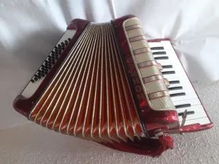 Acordeón Hohner Student IV 40 bajos