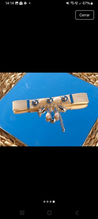 Gargantilla beige y plateada con abalorios