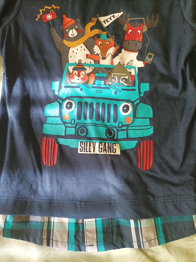 Camiseta niño cuello polo estampado coche
