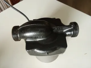 Bomba de agua Grundfos UPS 15-50 130