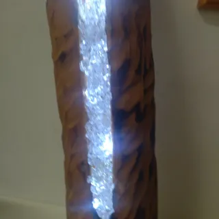 Lampada in legno con inserto luminoso