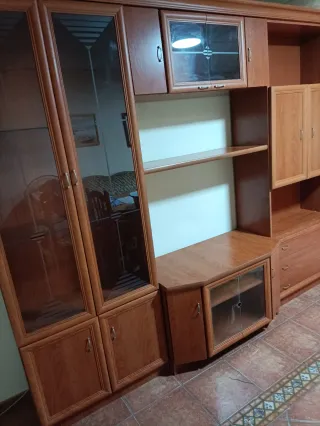 Mueble de comedor madera y cristal