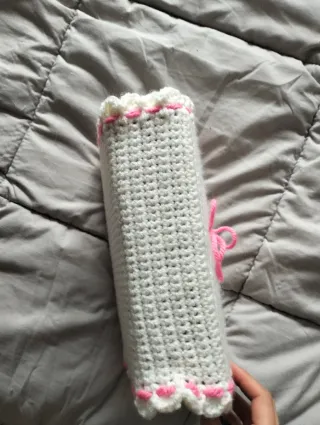 Funda coquette de crochet hecha a mano