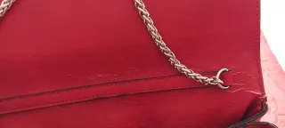 Bolso tipo sobre rojo