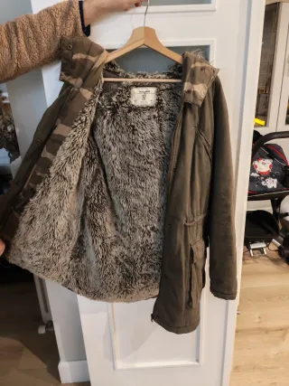 Abrigo invierno Pull&Bear verde militar