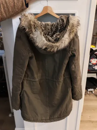 Abrigo invierno Pull&Bear verde militar