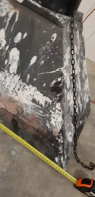 Campana metálica para chimenea o barbacoa.