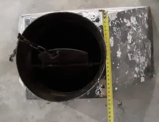 Campana metálica para chimenea o barbacoa.