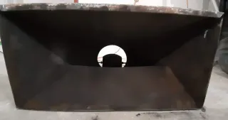 Campana metálica para chimenea o barbacoa.