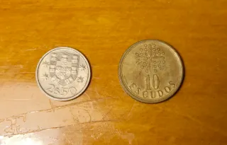Monedas portuguesas 2$50 y 10 Escudos