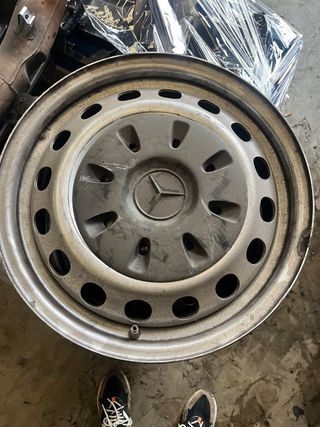 Llanta original Mercedes Vito 2007 cada una 20€