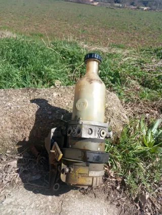 Bomba Dirección Asistida Renault