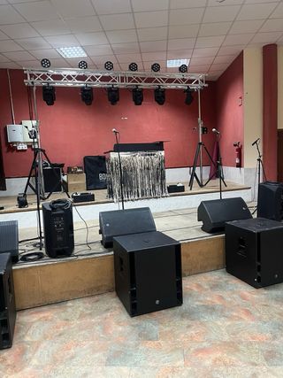 Servicio DJ, tecnico iluminacion, material eventos