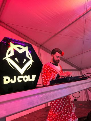 Servicio DJ, tecnico iluminacion, material eventos