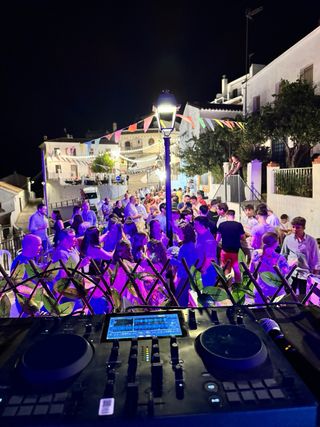 Servicio DJ, tecnico iluminacion, material eventos