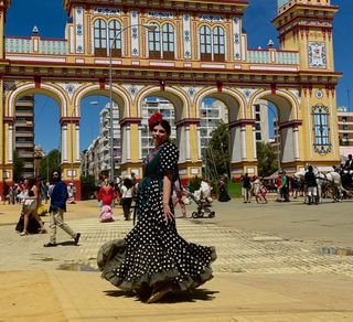 Traje de Flamenca Negro lunares blancos