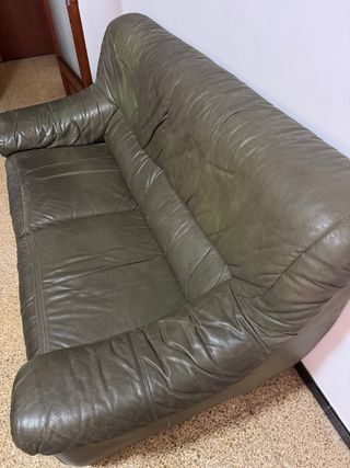 Sofá de piel verde