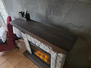 Chimenea eléctrica de madera y piedra