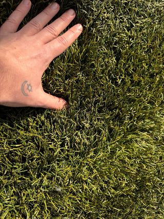 CESPED ARTIFICIAL RECICLADO ALTAMENTE RESISTENTE