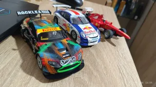 Scalextric C3 Pit Box + 3 coches extra
