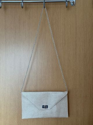 Bolso clutch de mano color beige sin estrenar