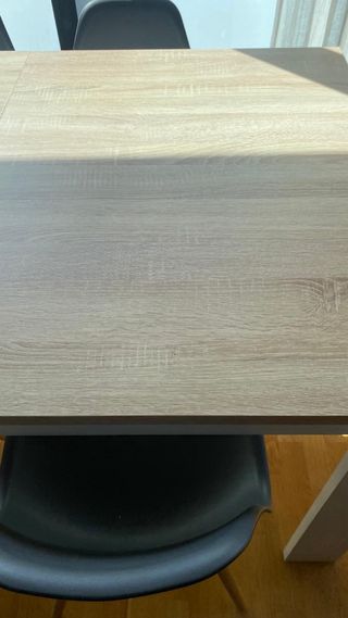 Mesa comedor madera y blanca + 4 sillas