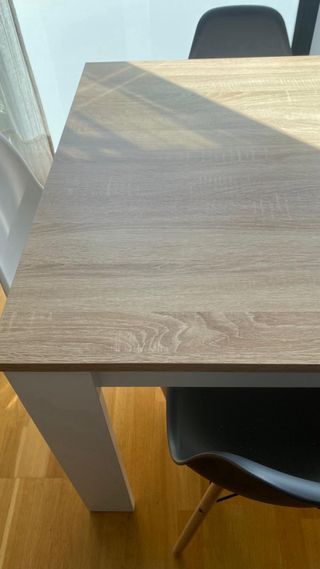Mesa comedor madera y blanca + 4 sillas