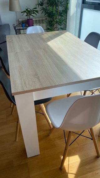 Mesa comedor madera y blanca + 4 sillas