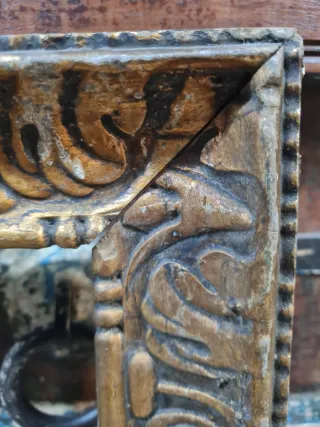 Marco antiguo dorado tallado