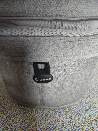 Cochecito Bebé Jane Gris ( capazo y silla)