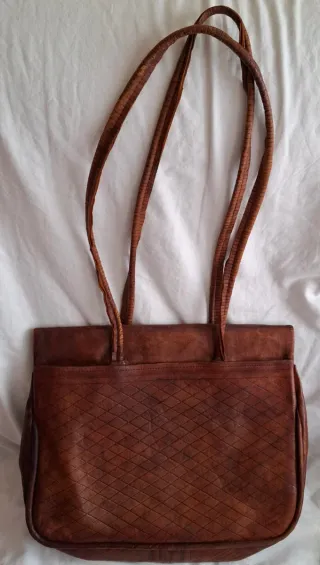 Bolso hecho a mano en piel