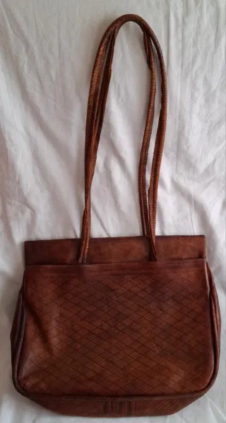 Bolso hecho a mano en piel