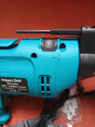 Taladro Percutor 220V con Accesorios