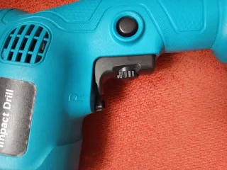 Taladro Percutor 220V con Accesorios