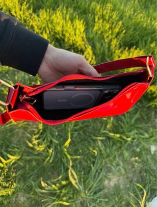 Bolso de hombro charol brillante rojo