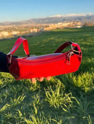 Bolso de hombro charol brillante rojo