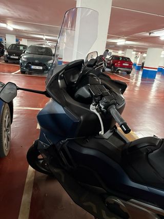 HONDA FORZA 750 COMO NUEVA – 300 KM – CON MALETA