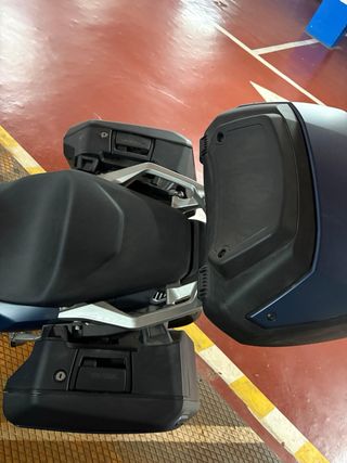 HONDA FORZA 750 COMO NUEVA – 300 KM – CON MALETA