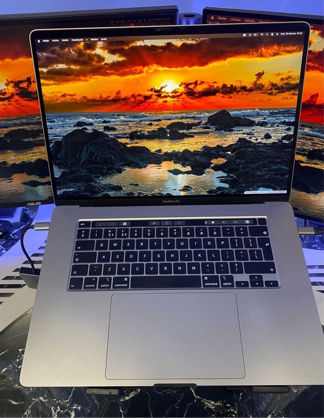 MacBook Pro/ 16GB RAM/500GB SSD/ 2019 16”