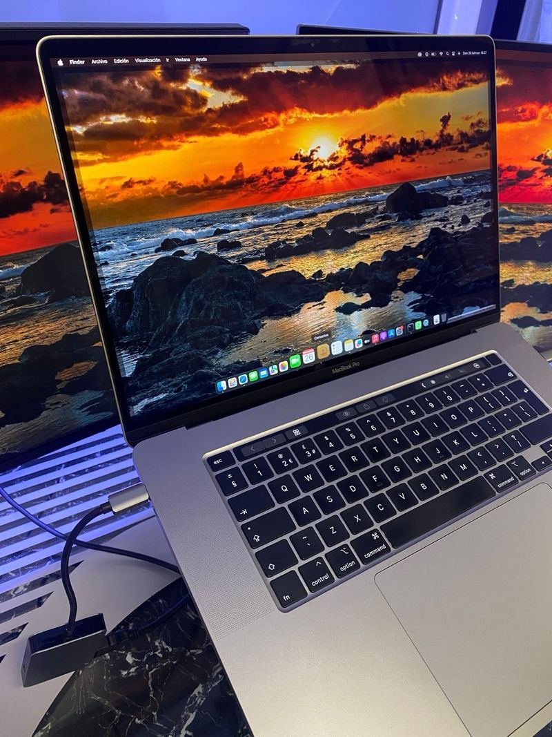MacBook Pro/ 16GB RAM/500GB SSD/ 2019 16” afbeelding 4