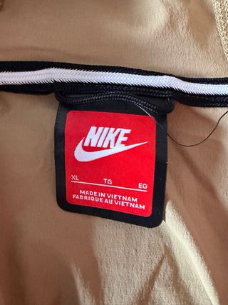 Chaqueta Nike Tech Beige