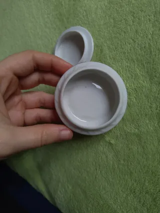 Cajita de porcelana con flores