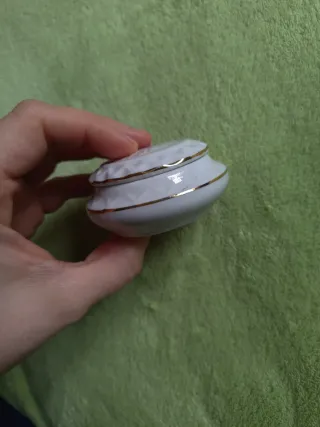 Cajita de porcelana con flores